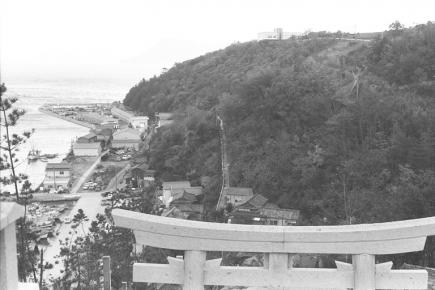 玉津島神社から集落を見る