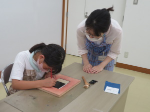 漆芸体験の様子