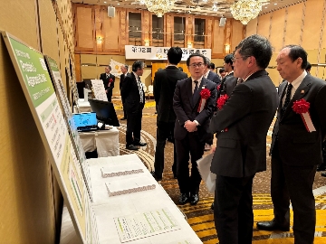 お話しする池田知事の様子