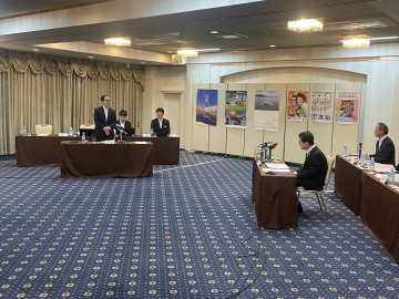 知事が高知県濵田知事と意見交換をしている画像