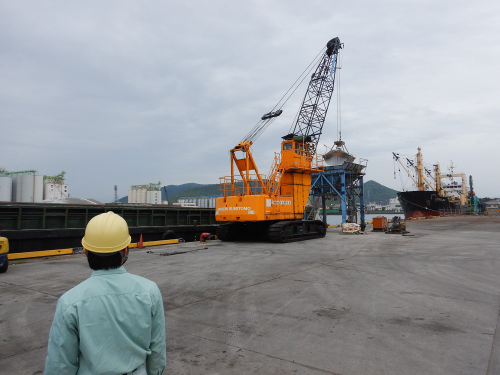 原材料積み下ろし