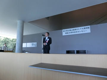 知事があいさつをしている