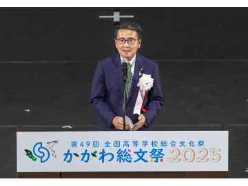 知事があいさつをしている