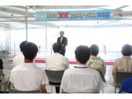 知事があいさつをしている