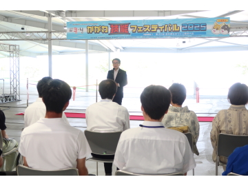 知事があいさつをしている