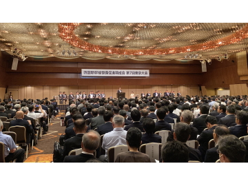 知事があいさつをしている