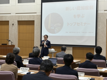 知事があいさつをしている