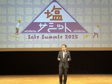 知事があいさつをしている