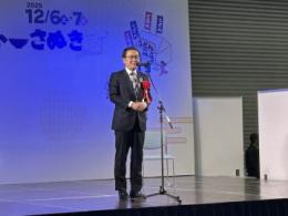 知事があいさつをしている