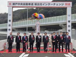 知事が集合写真に写っている