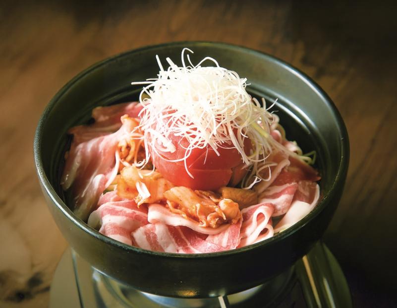 オリーブ豚と丸ごとトマトのキムチ鍋