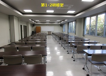 宿泊棟Aにある第1・2研修室です。